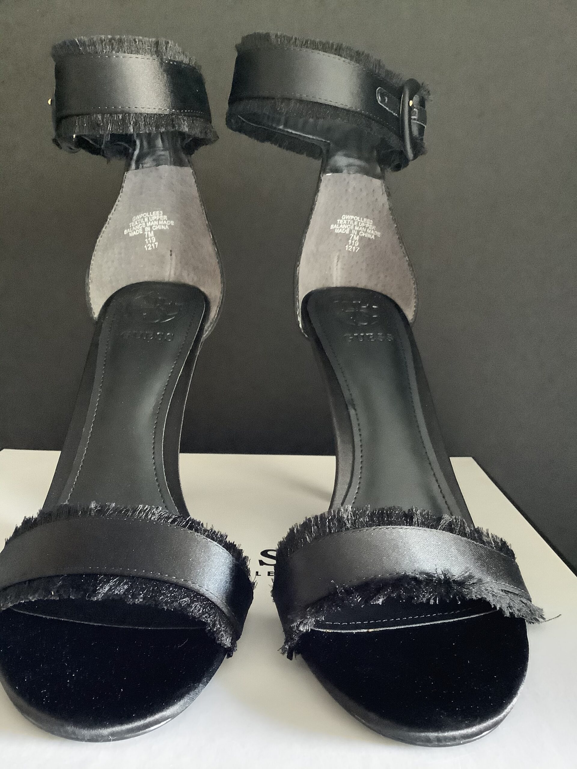 Size 6M Guess Ladies Black Satin GW Pollee3 Shoes 